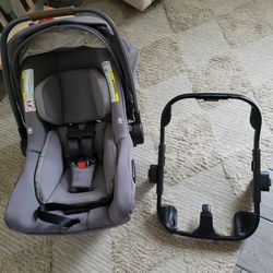 Pipa Pipa lite RX carseat and adapter. NO BASE