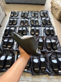 YZY -01 Black size 9 and 13 left