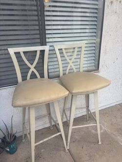 Set of 2 Metal Bar Stools with Cushioned Seats