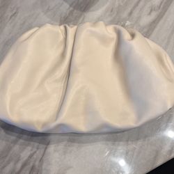 Cream Color Bag With Magnetic Closure 