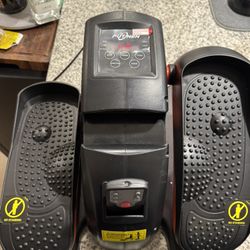 Putnen Elliptical Machine Trainer 