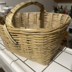 Set of 2 Wicker Baskets with Handles – Different Sizes / Canastas