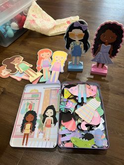 clothes changing play set