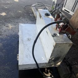 Diésel Tank.   Whit. Pump.   Only. $200.  