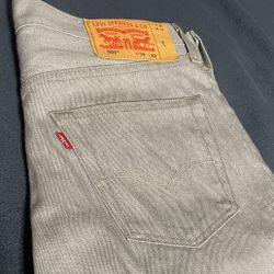 Grey Levi 501