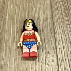 Wonder Woman Lego Figurine