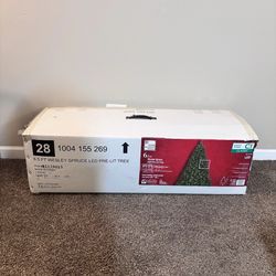 Home Accents Holiday 6.5 Ft. Wesley Spruce LED Pre-Lit Christmas Tree