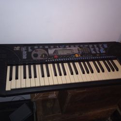 Yamaha Keyboard Piano PSR-79 works good w/ Power cord