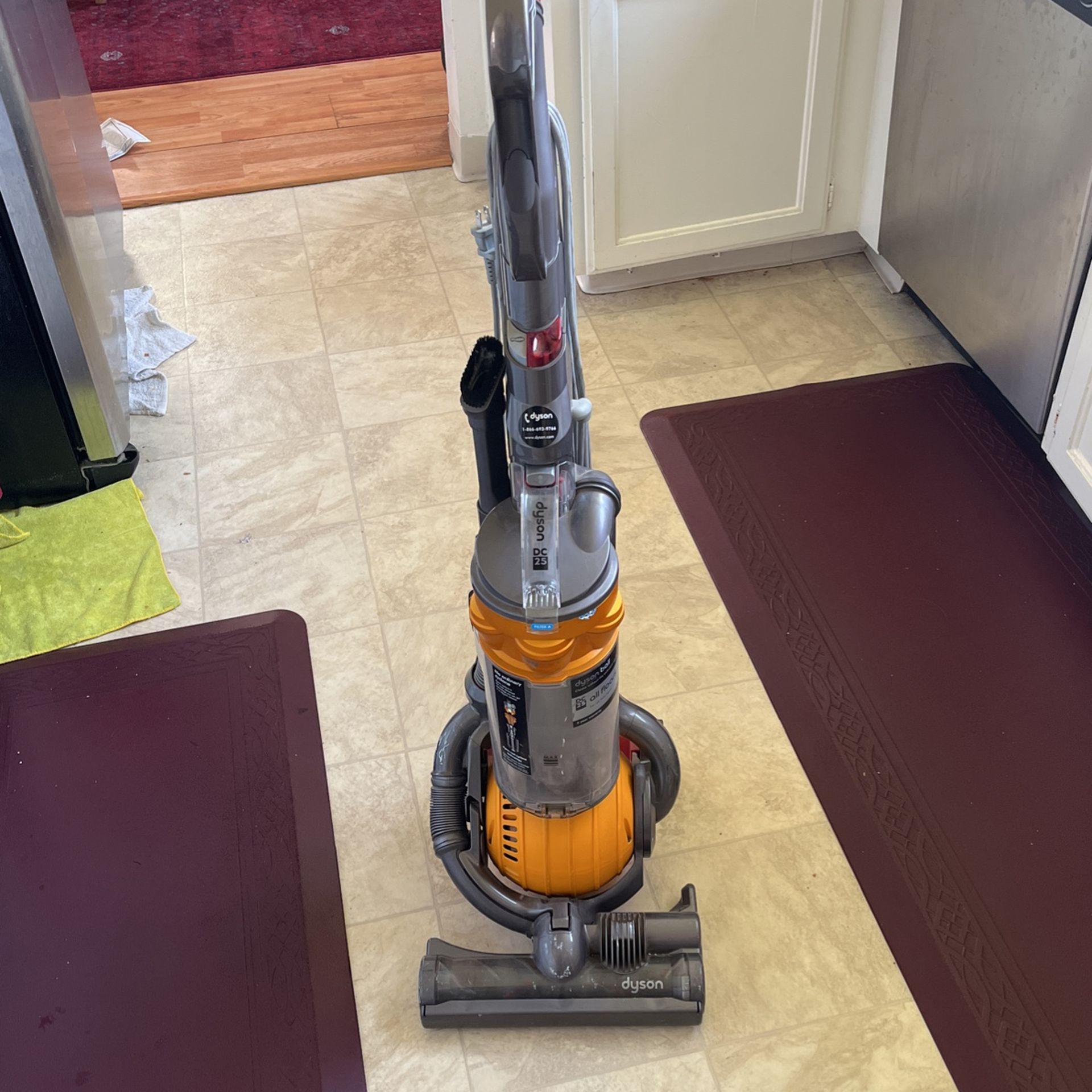 Dyson DC 25 Vacuum Cleaner