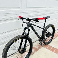Trek Roscoe 7 Mountain Bike 27.5 Large