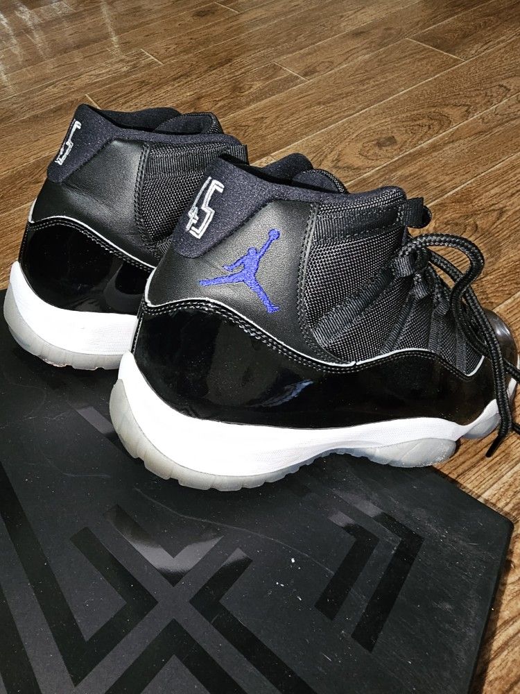 Jordan's 11 - Retro SPACE JAM 2016 For Sale