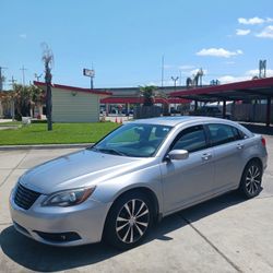 2013 Chrysler 200