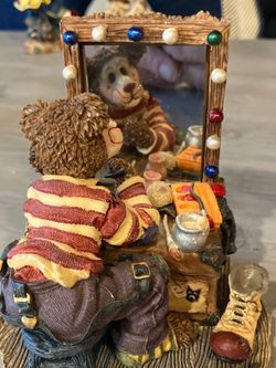 Boyds Bears & Friends resin figurine titled "Graffitie... Put On Your Happy Face"