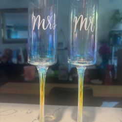 Mr And Mrs Wedding Champagne Flutes 🥂 