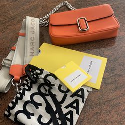 Marc Jacobs   🧡J Marc Shoulder Leather  Crossbody Bag  18 Months New    Gently Used    Excellent !   9 1/2” X 6.25”    $395  Original Price  