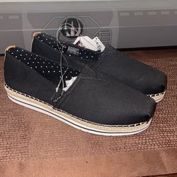 Bobs Slip Ons BRAND NEW! Size 9
