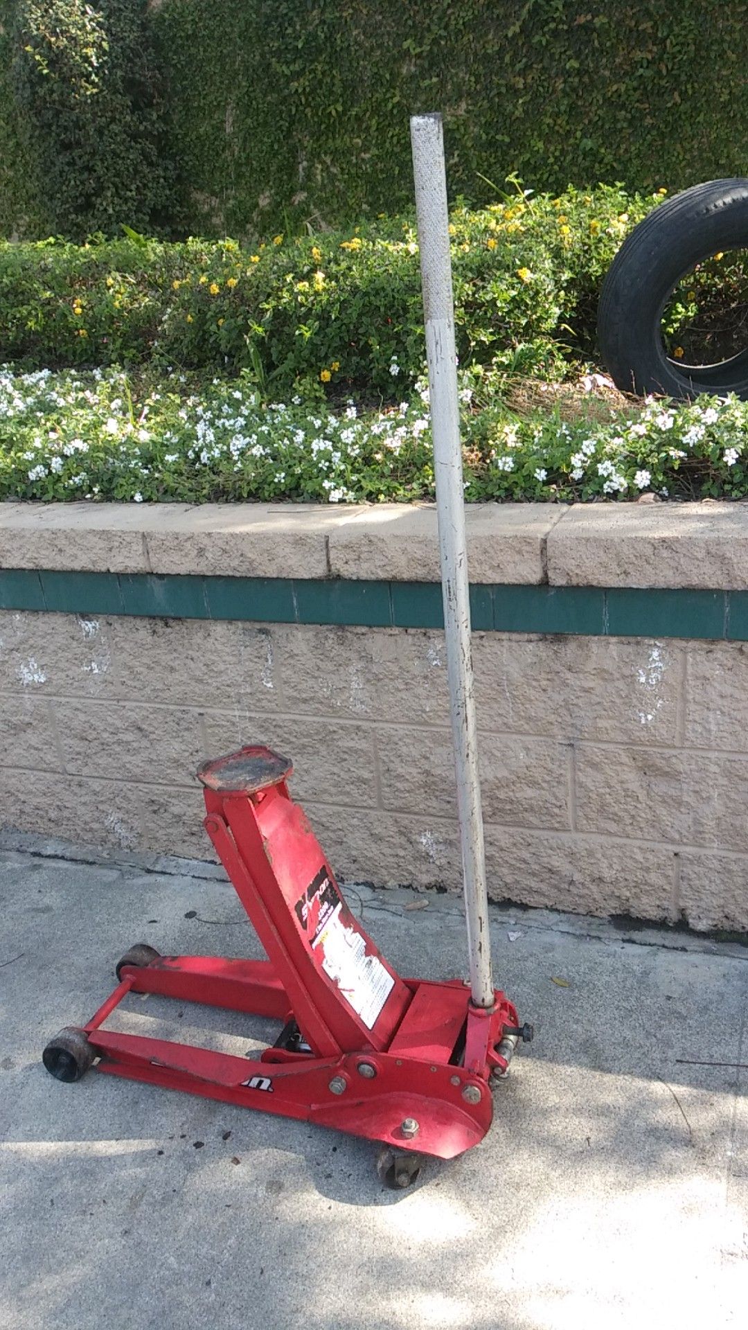 2 ton snap on floor jack for Sale in Wilmington, CA OfferUp