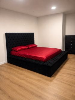 QUEEN SIZE UPHOLSTERED PLATFORM BED FRAME