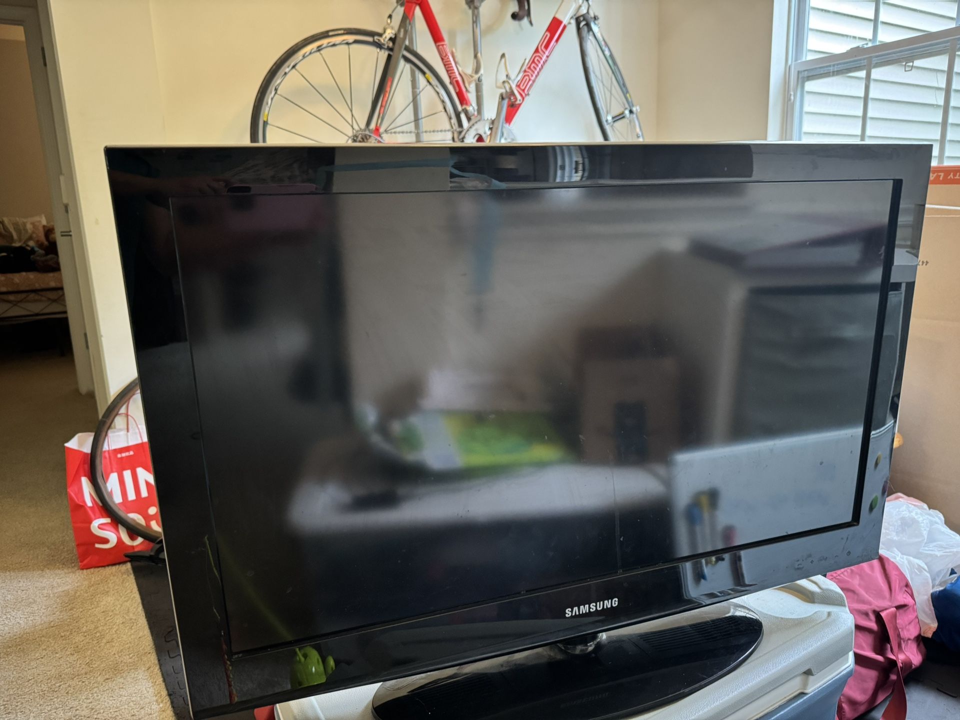Samsung 32” LCD 403 Series (2011)