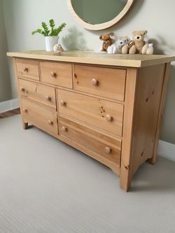 BROYHILL DRESSER