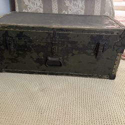 Vintage antique Footlocker 