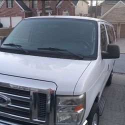 2011 Ford E-350