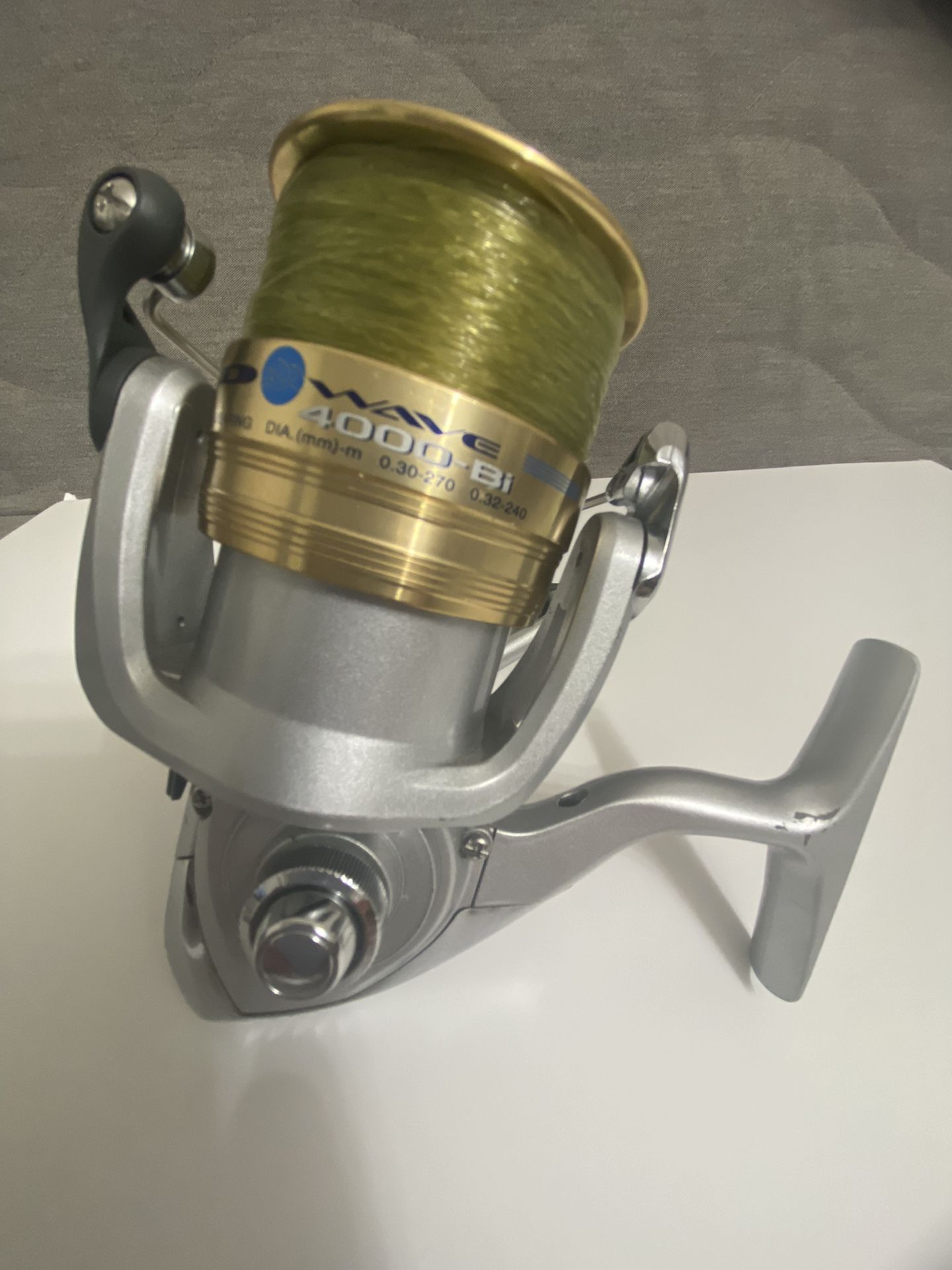 Daiwa D Wave 4000-Bi Spinning Reel Fishing Reel Left Right Hand Retrieve!