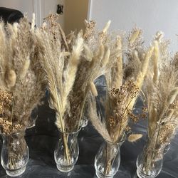 Vase with dried pampas grass