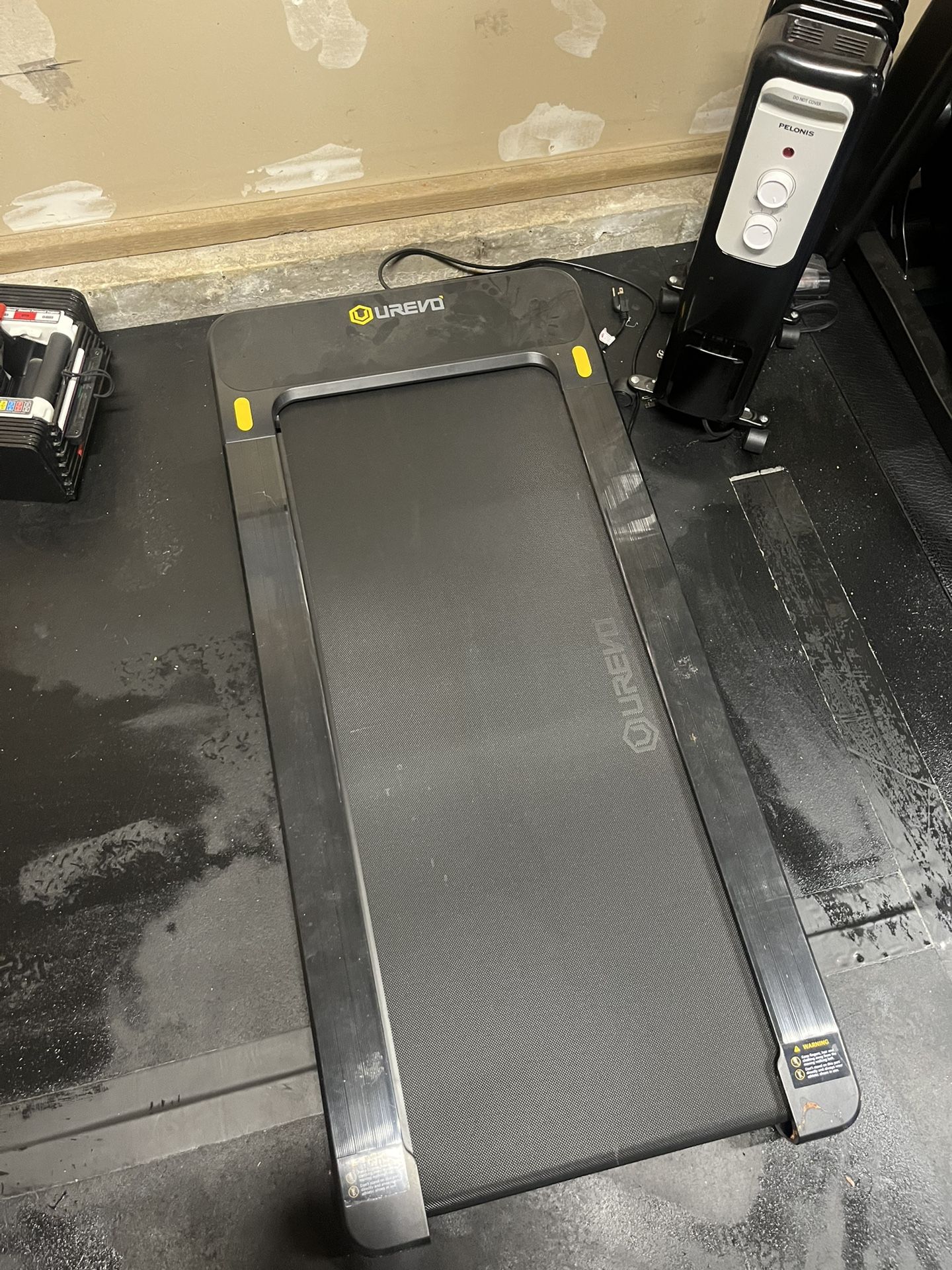 Urevo Walking Pad/Small Treadmill