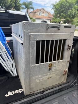 Bob McKee aluminum large crate supper light