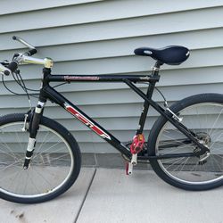 GT Backwoods Mountain Bike Rock Shox Indy S Kore Handlebars Shimano Mavic & More