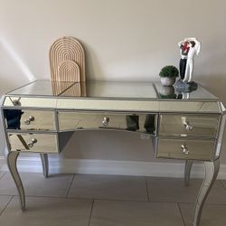 Mirror Desk 