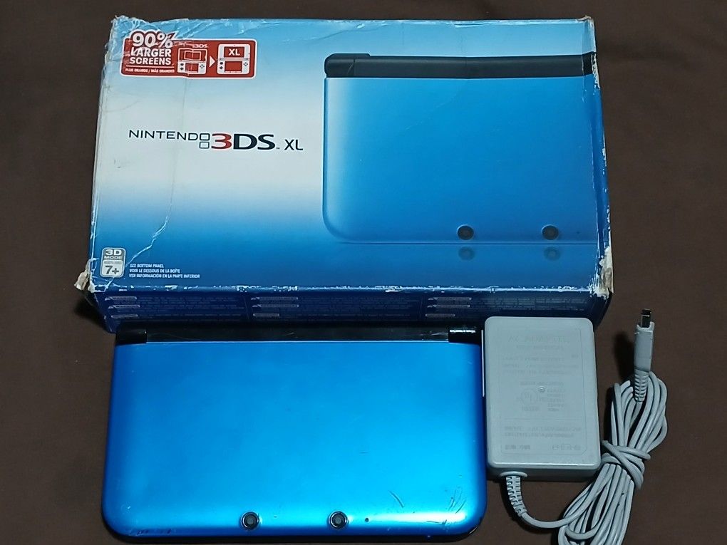 Nintendo 3DS XL Blue With Charger, Box And Games Inside