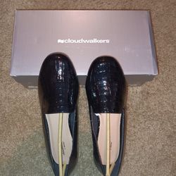 Ladies Casual Shoe Size 9 wide width 
