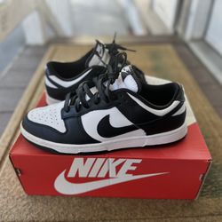 Nike Dunk Low ‘Black White’