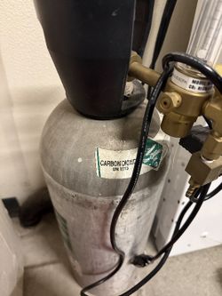 CO2 Tank With Regulator