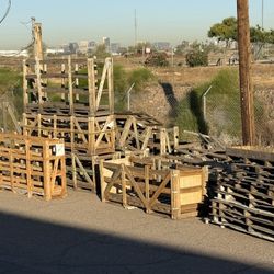 FREE PALLETS/WOOD