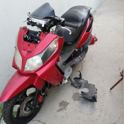 Kym 300cc CityCom Scooter/ Moped