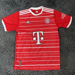 Adidas 2022/2023 Bayern Munchen Soccer Jersey. #6 Joshua Kimmich - Men Large