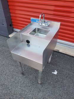 18"W STAINLESS STEEL SINK with FAUCET