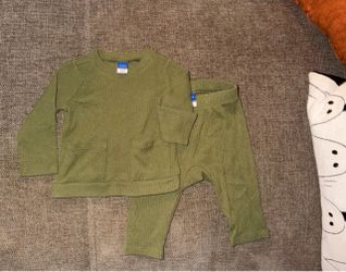 Old Navy baby outfit 6-12 months