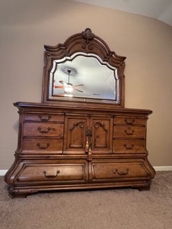 Michael Amini/AICO Tuscano King Bedroom Set – Used