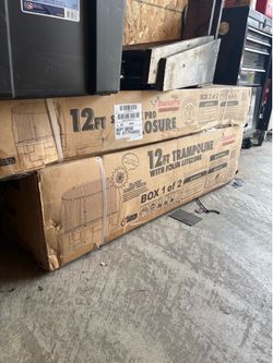 12ft trampoline and enclosure never opened