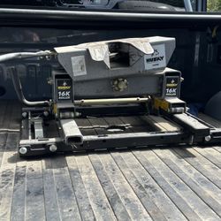 Husky 16k Roller  Fifth Wheel Hitch