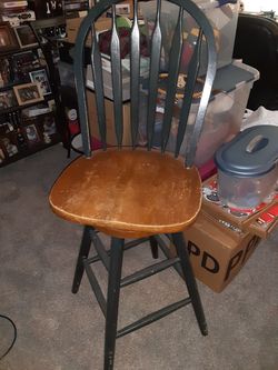 Swivel bar stool