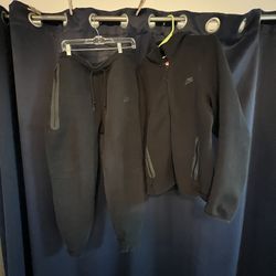 Black Nike Tech Full Set