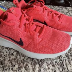 LIKE NEW Sz 6.5 Fit 7 NIKE Orange SALE SALE $25 🍀