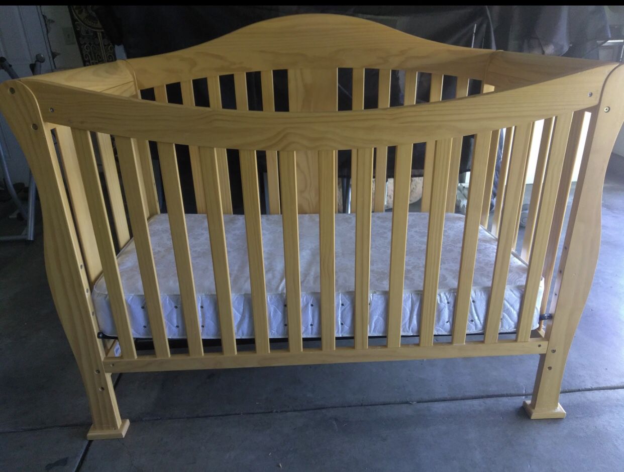 Crib and Dresser In Excellent Condition