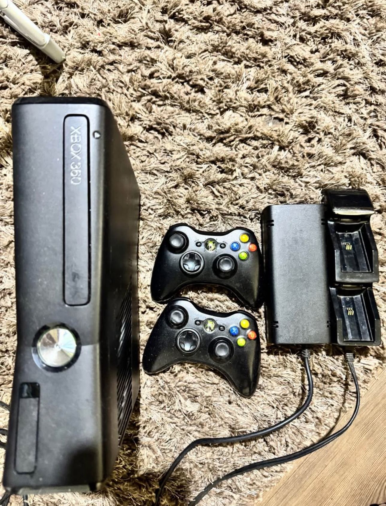 Xbox 360 With 2 Wireless Remotes And Charging Dock