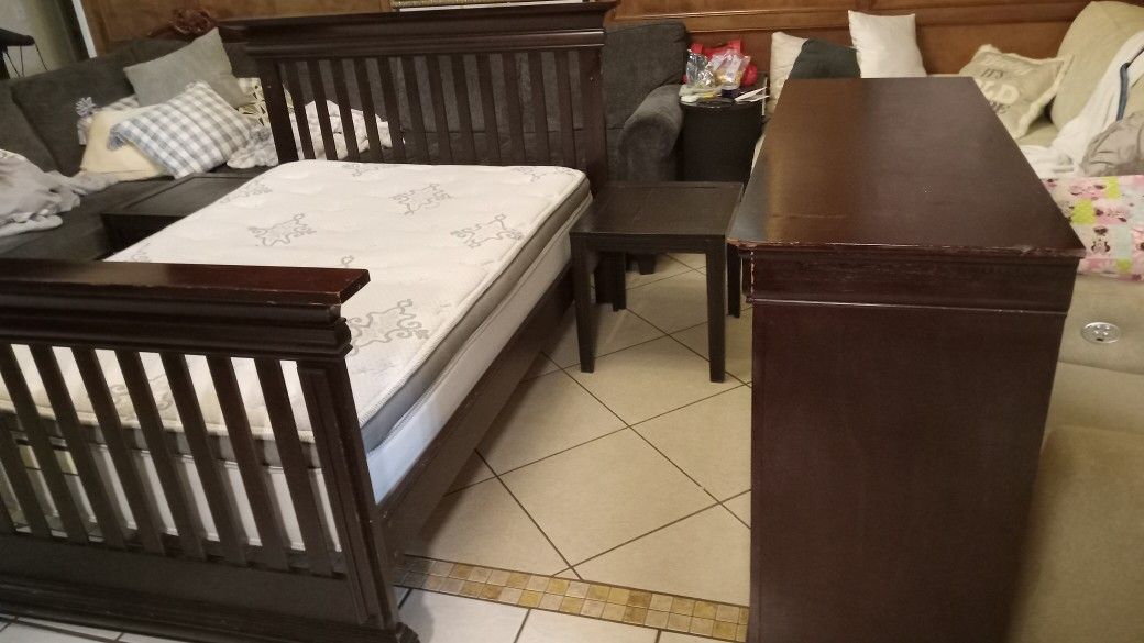 Full Size Bedroom Furniture. Includes Tv/dresser,2 End Table Bed Frame And Matress.
